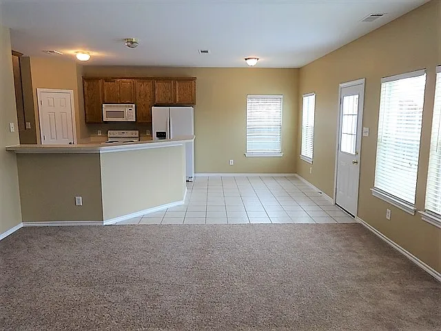 5112 Parkplace Dr — Photo 3