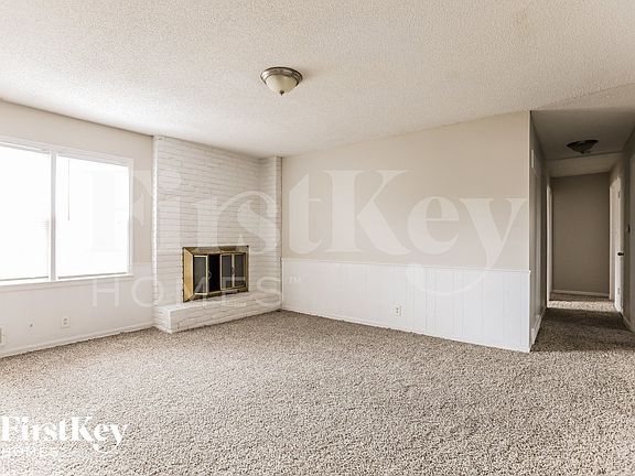 4th image of 11127 E 44th Ter