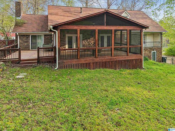 2nd image of 831 Hillcrest Rd