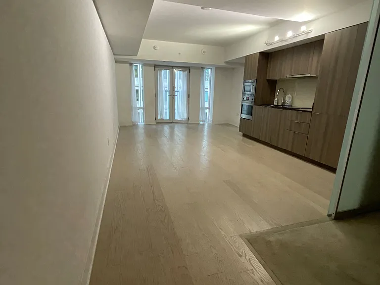 955 Bay St #521 — Photo 8