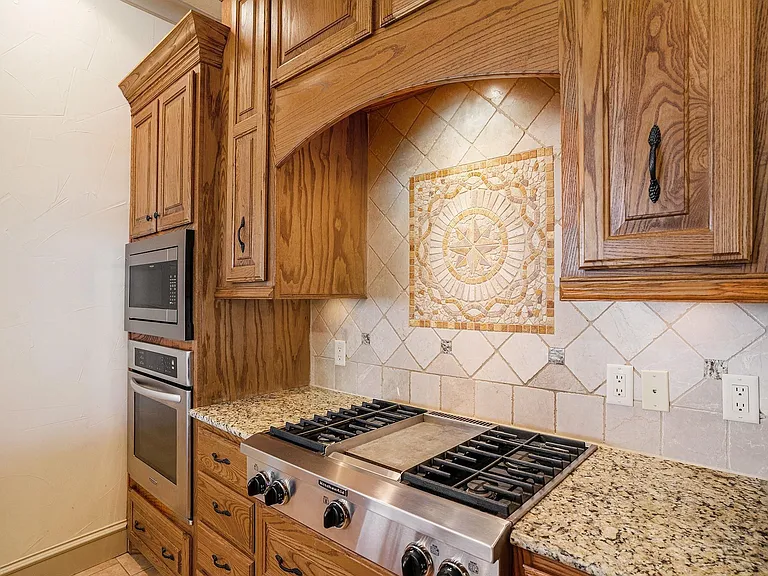 7713 Lakeview Cir — Photo 18