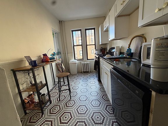 4th image of 448 Park Dr #812