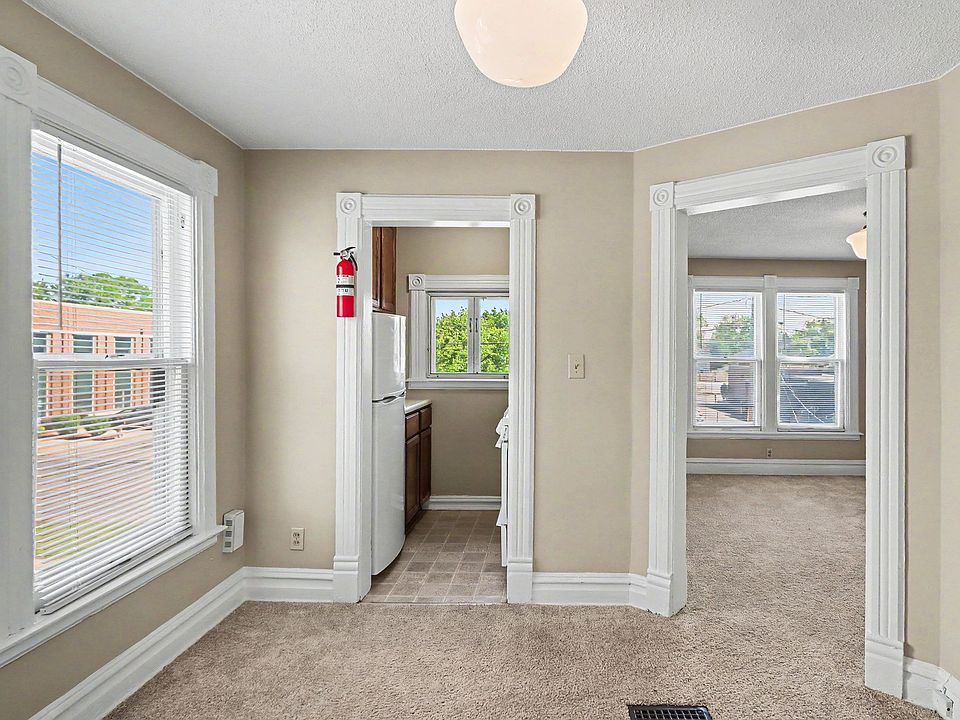 Apt 3 Entry Area