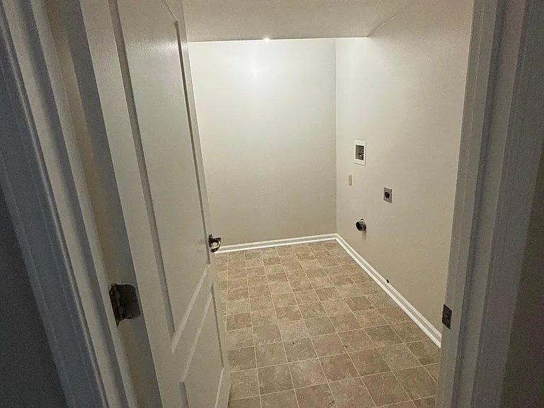 406 Killarney Ln — Photo 6
