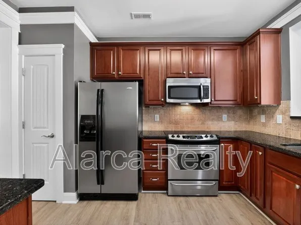 330 Davidson Gateway Dr, Davidson, NC 28036