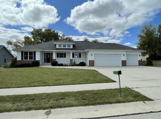 217 Michigan Ave, Oostburg, WI 53070