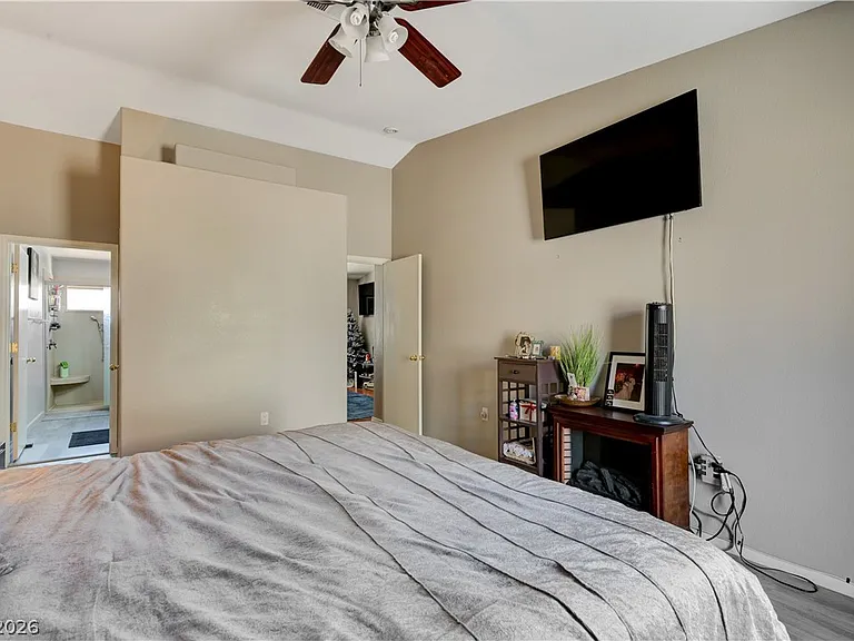 2050 Los Feliz St #183 — Photo 36