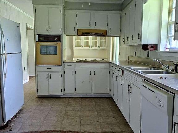 5th image of 470 McGregor Chapel Rd N