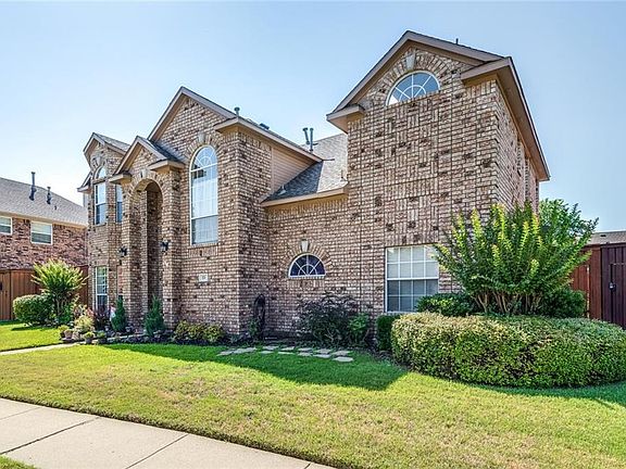 2nd image of 221 Bay Cir