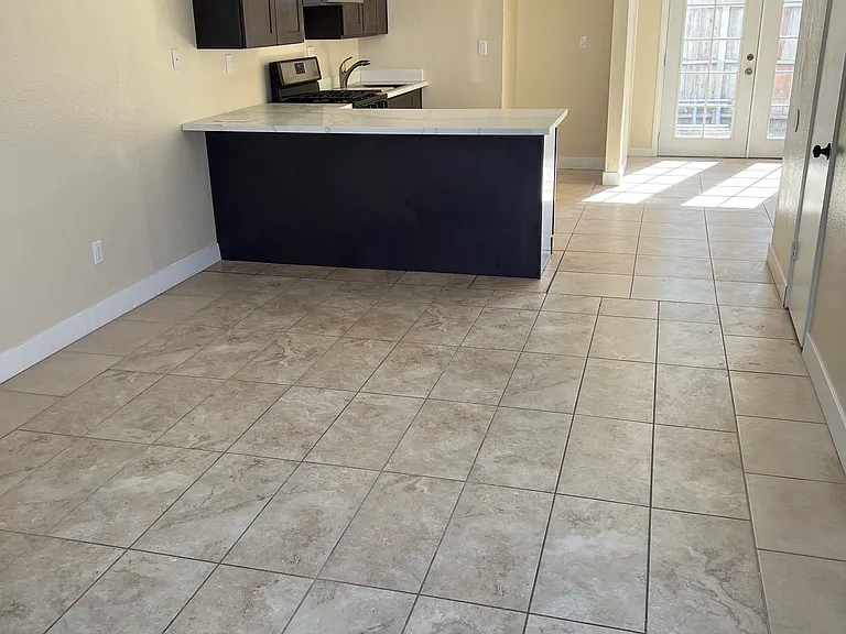 884 N Cota St #A — Photo 1