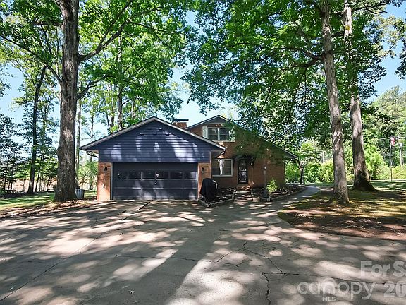4th image of 808 Old Mount Holly Rd