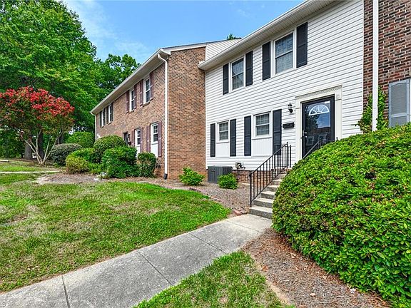 4th image of 3217 C Regents Park Ln