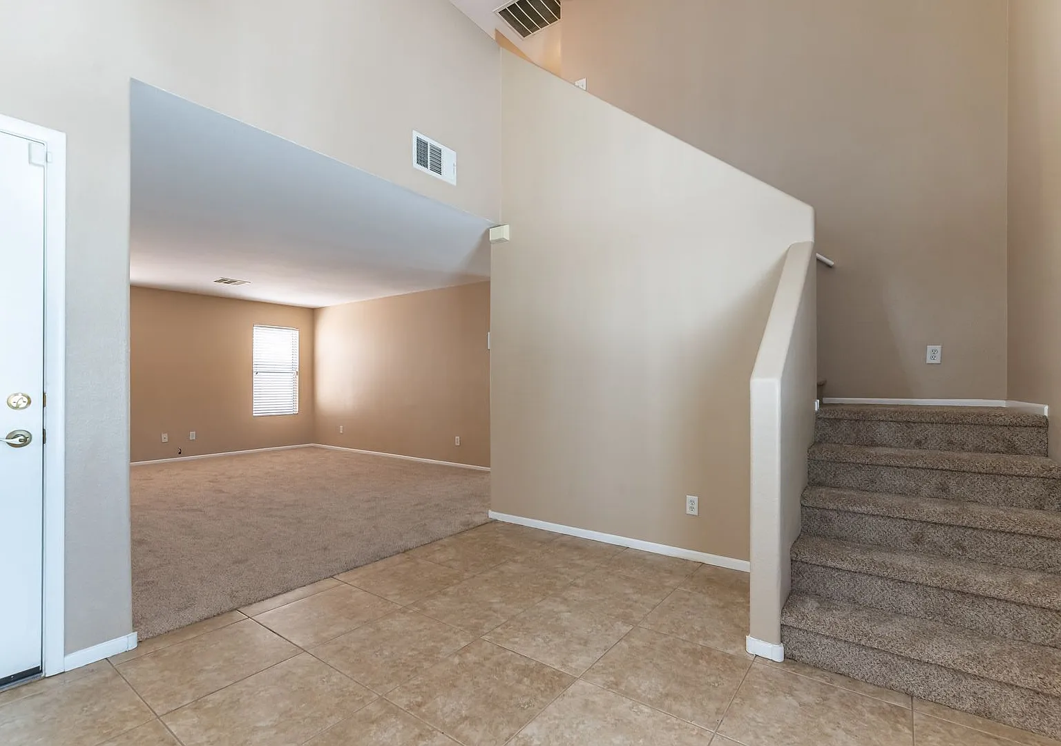 3 Bedroom House with Pool — Photo 4