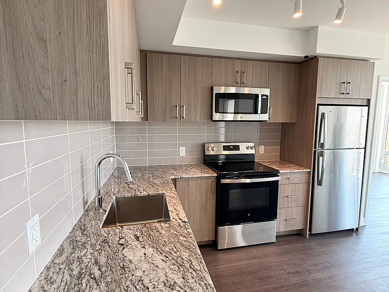 4000 Eglinton Ave W #622 — Photo 3