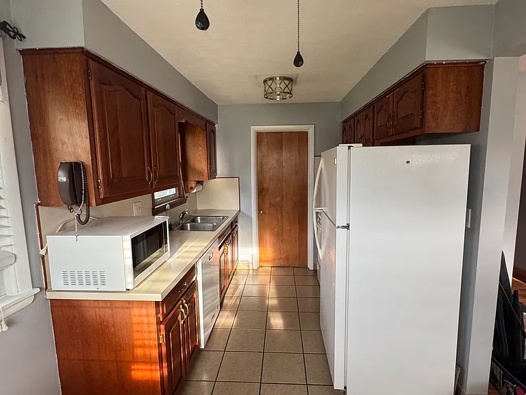 7411 Case Ave — Photo 3