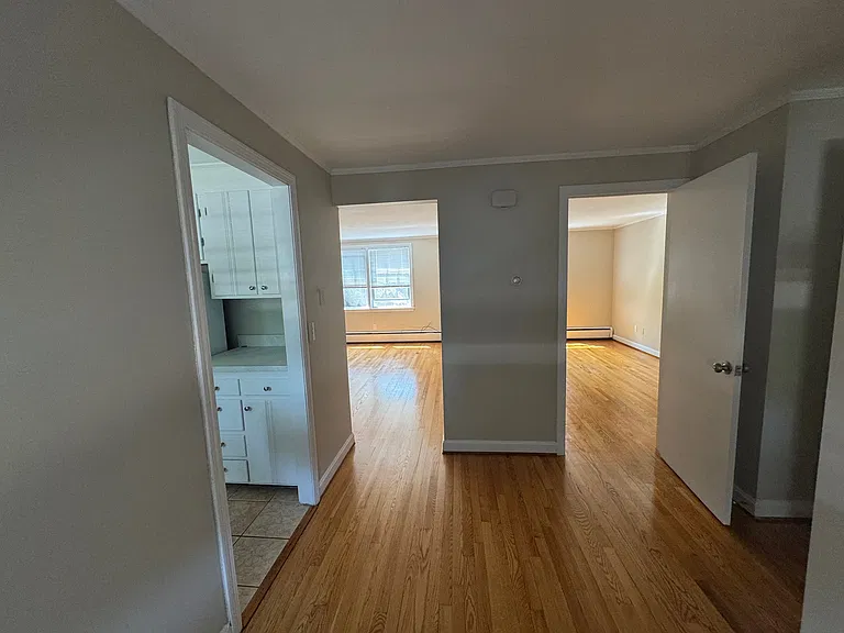 Sedgwick & Woodrow Apartments — Photo 7