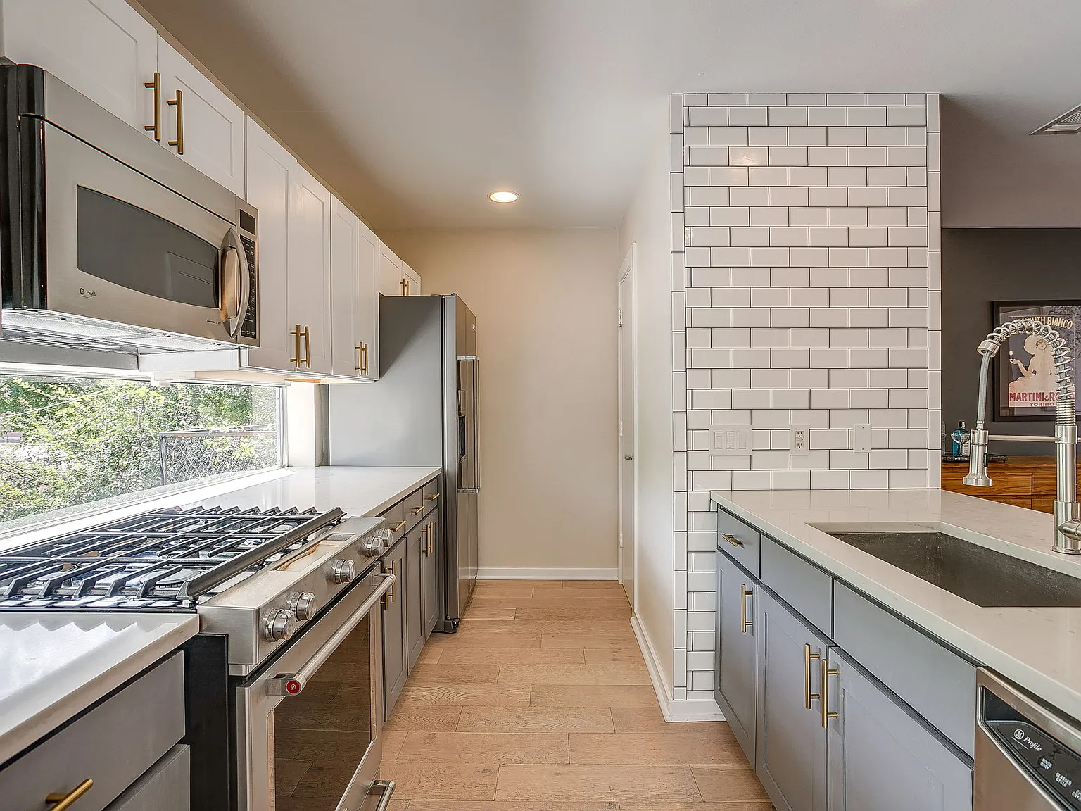 3 bed, 1974 sqft, $2,750 — Photo 2
