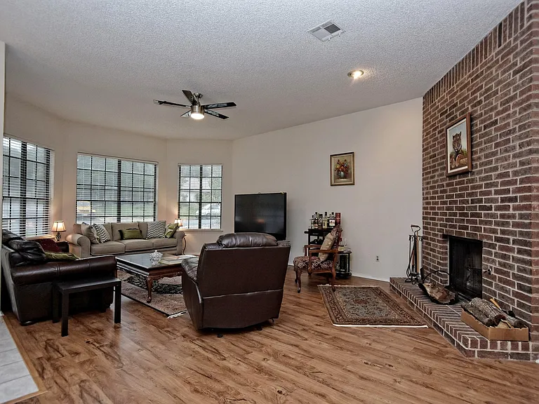 7801 Palacios Dr — Photo 5