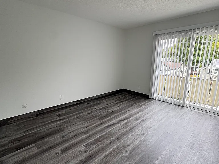16 S Knoll Rd #104 — Photo 8