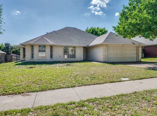 10179 Sunridge Dr, Benbrook, TX 76126