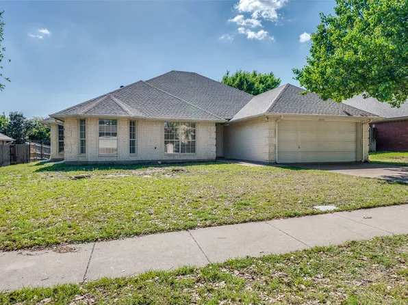 10179 Sunridge Dr, Benbrook, TX 76126