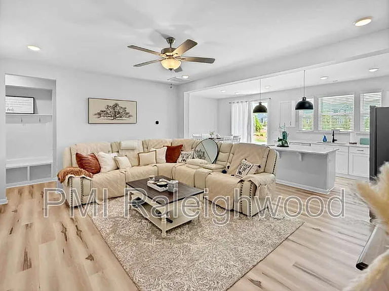 136 Kobus Ct — Photo 5