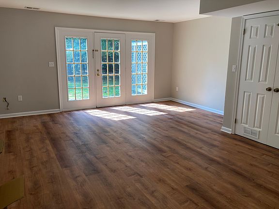 3rd image of 121 Empire Ct #121