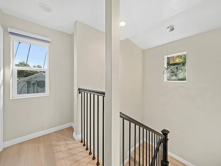 Recess entry to Master Suite