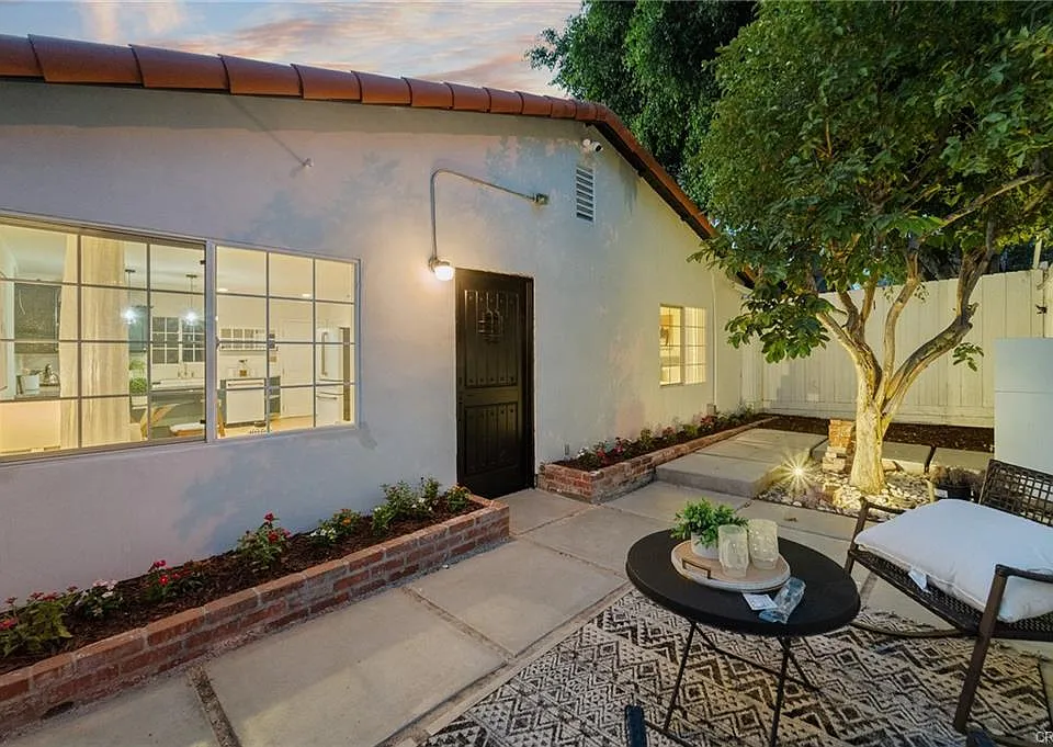 1637 N Alvarado St
