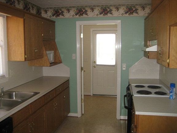 2nd image of 58 Lee Road 2010