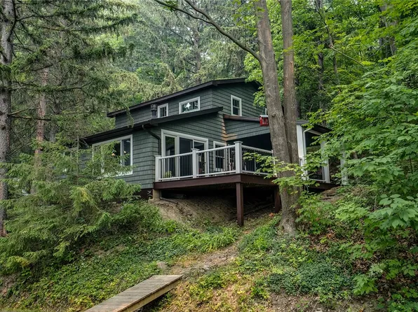 5443 W Bluff Dr, Keuka Park, NY 14478