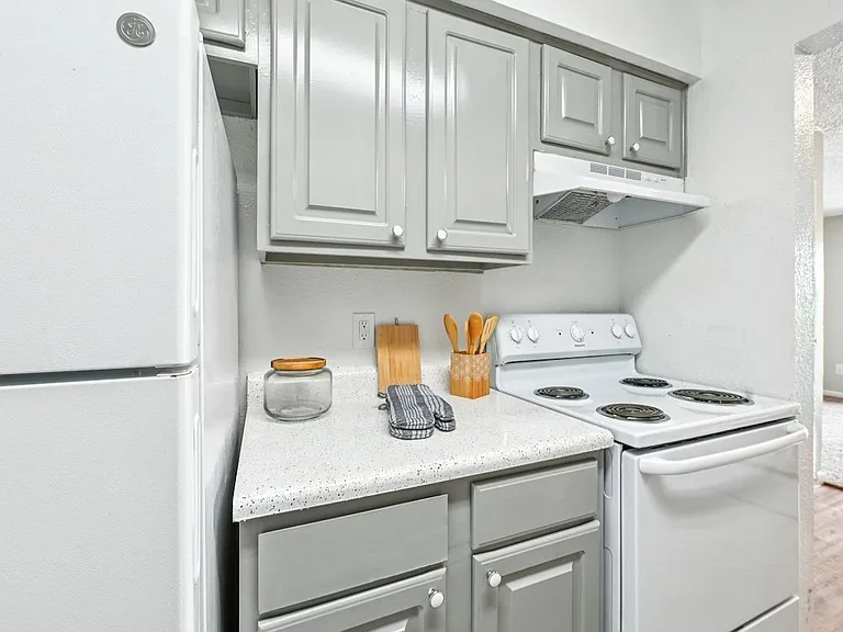 Pine Creek Apartments — Photo 20