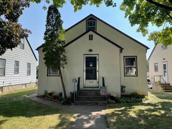 225 Park St W, South Saint Paul, MN 55075