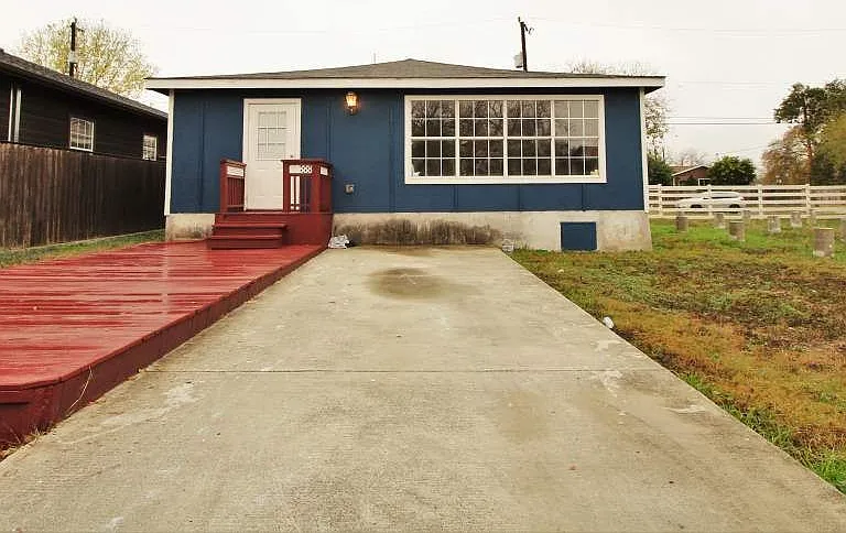 Alice Fay Ave — Photo 12