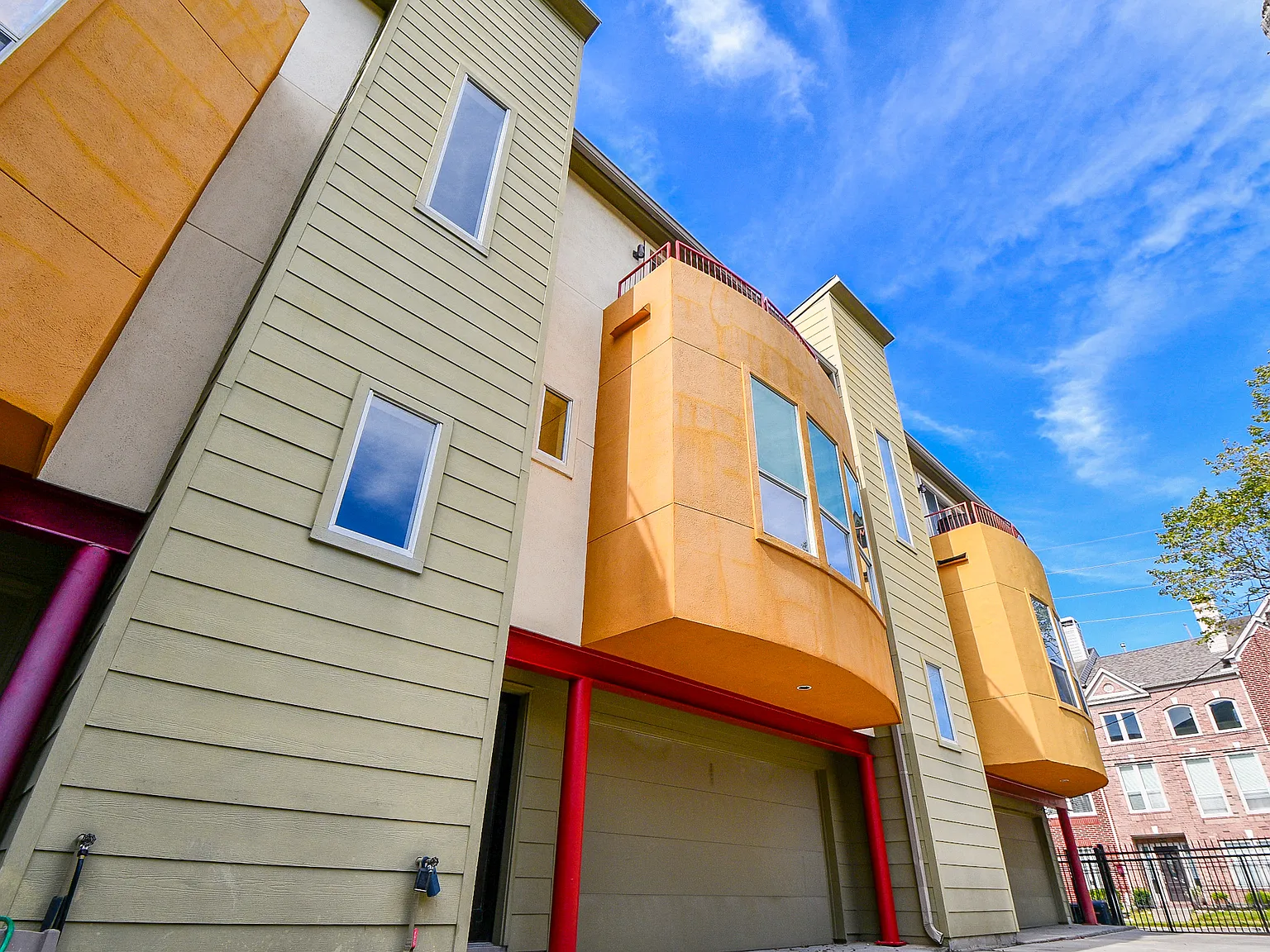 2 bed, 2.5 bath, 2151 sqft, $2,850 — Photo 3