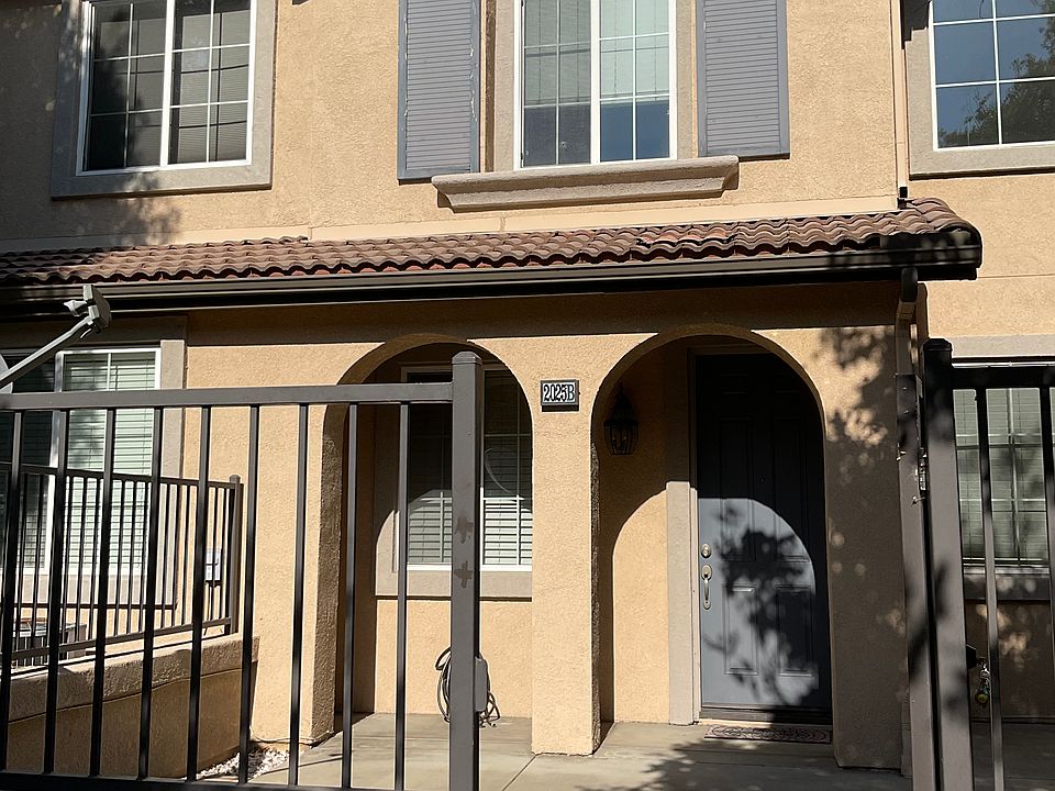1st image of 2025 E Harvard Privado APT B
