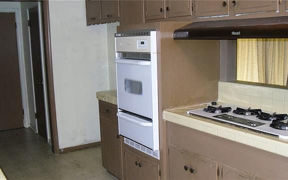 2nd image of 1906 Riverway Dr