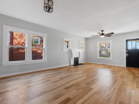 4th image of 2829 E 5th Ave