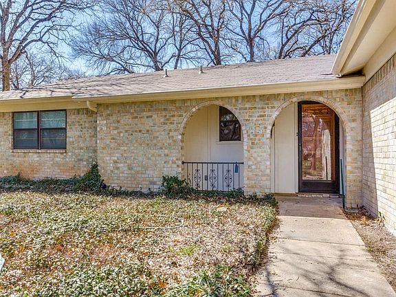 3rd image of 2616 Tanglewood Dr
