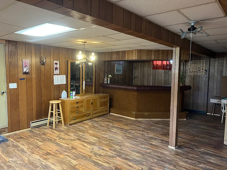 1716 S Albert St — Photo 11