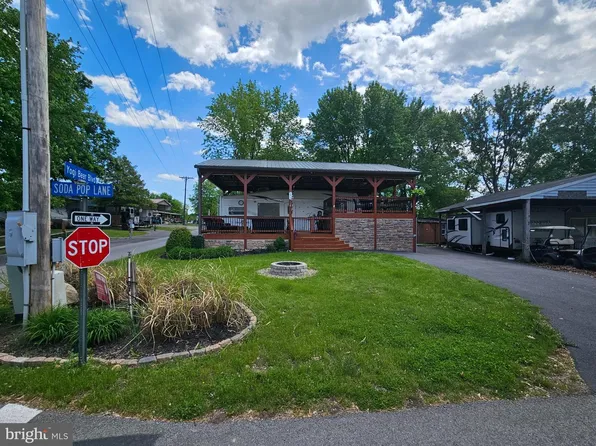 7 Yogi Bear Blvd, Falling Waters, WV 25419