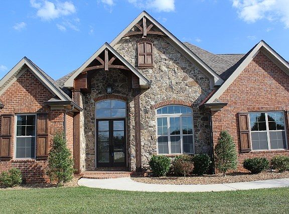 2nd image of 1494 Beaumont Dr