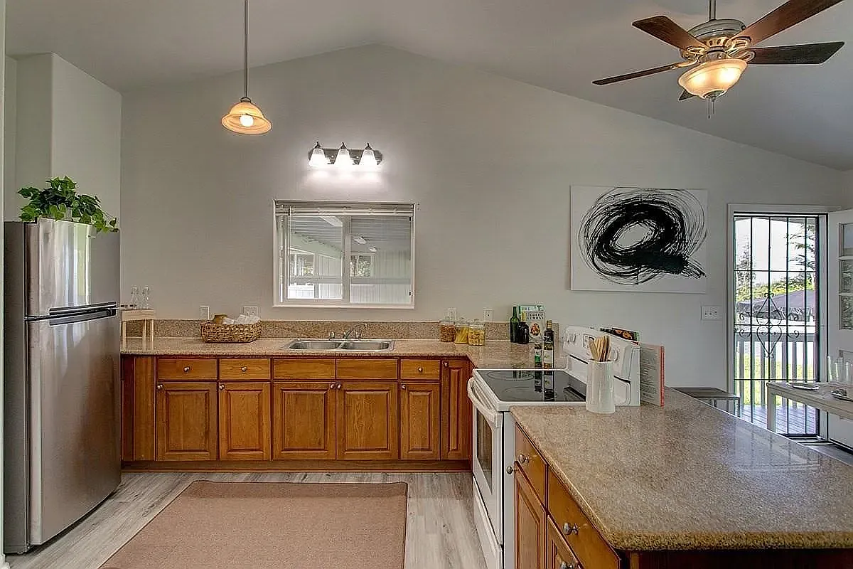 3 bed, 1100 sqft, $2,300 — Photo 1