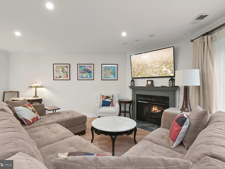 4 Dudley Ct #2 — Photo 12