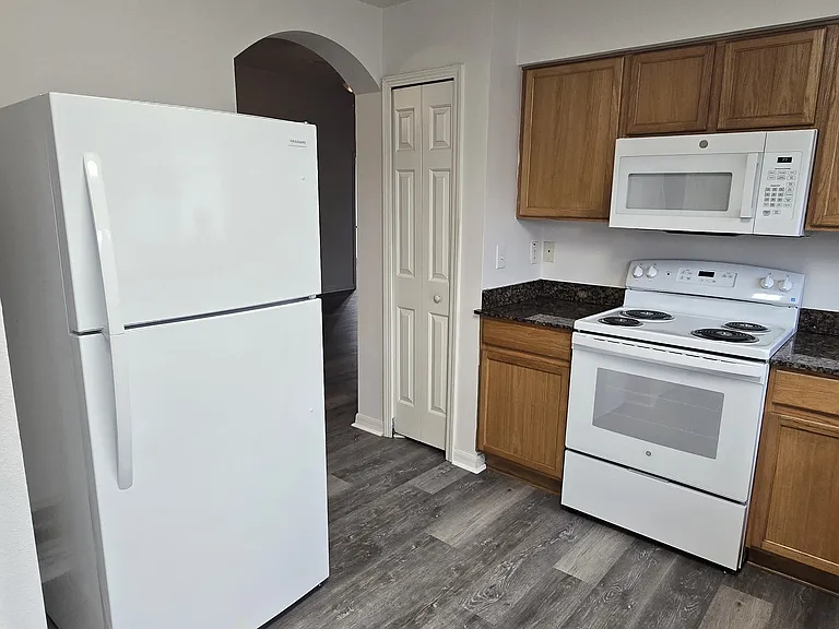 11010 Whitecap Dr — Photo 4