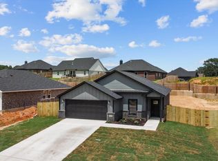 16229 Crossing Cir, Lindale, TX 75771