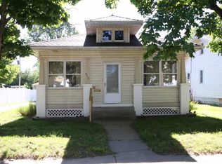 215 S 10th St, Wood River, IL 62095