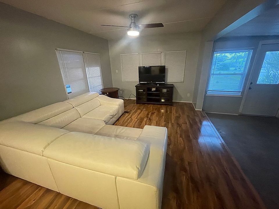 1st image of 27 Henderson Dr