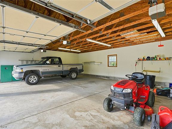 5th image of 741 E Market St
