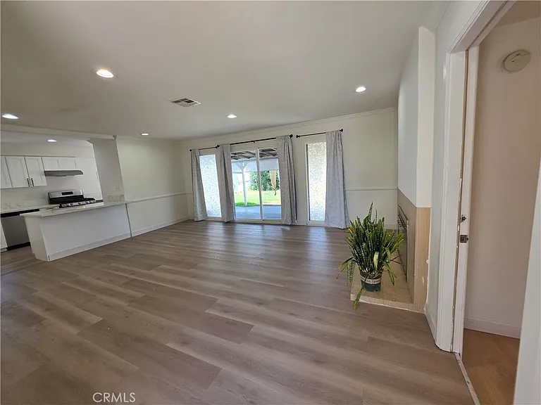 7422 Shoup Ave — Photo 6